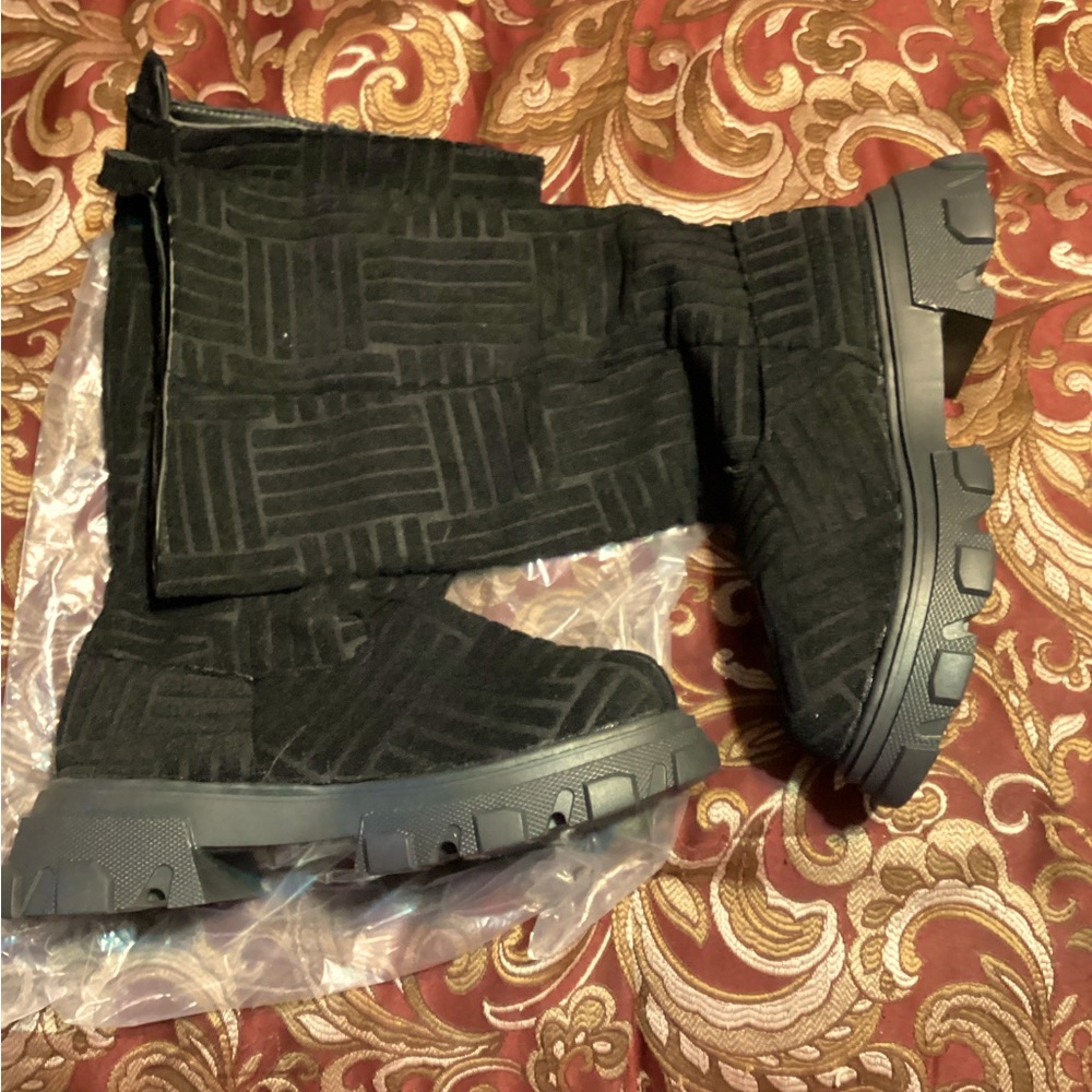 Suede boots